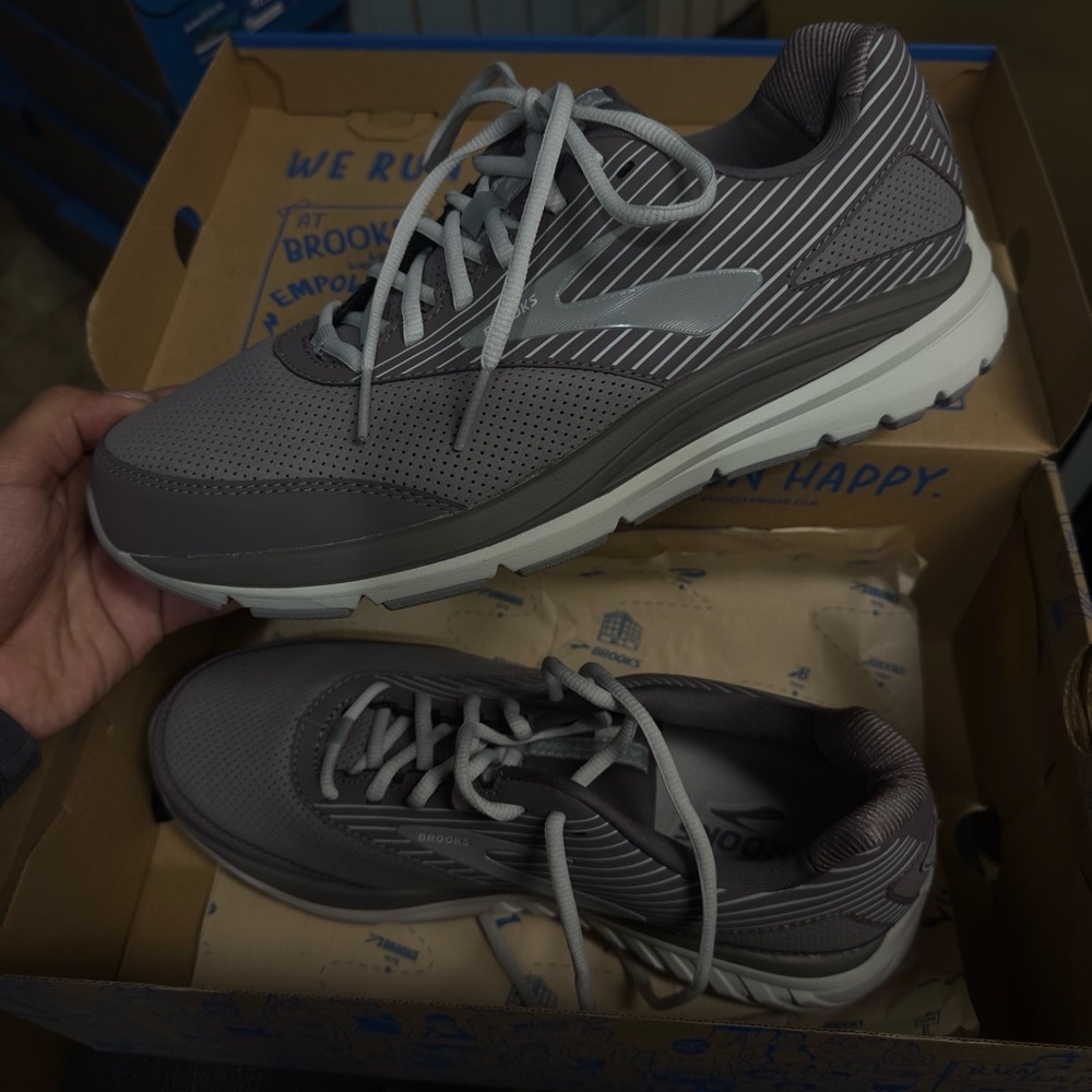 Brooks addiction walker suede